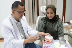 Apa itu Ortodontik dan Bagaimana Cara Kerjanya Untuk Menggeser Gigi Anda?